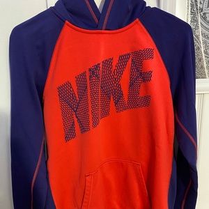 purple and red Nike hoodie